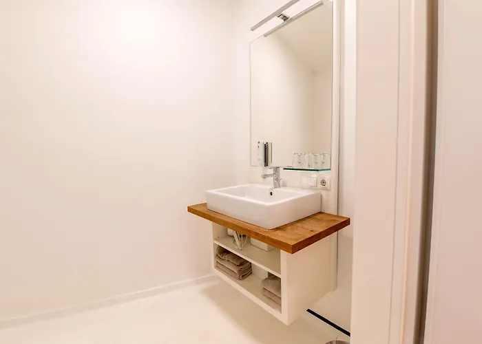 Shome I Self-check-in I Free Parking Hotell 4*