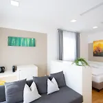 מלון Shome I Self-check-in I Free Parking 4*