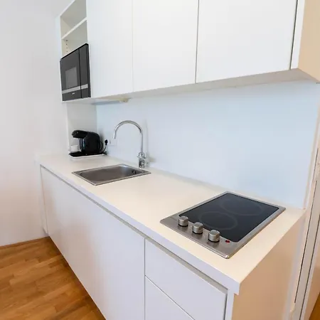 Hotel Shome I Self-check-in I Free Parking 4*