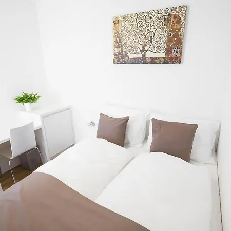 Hotel Shome I Self-check-in I Free Parking 4*