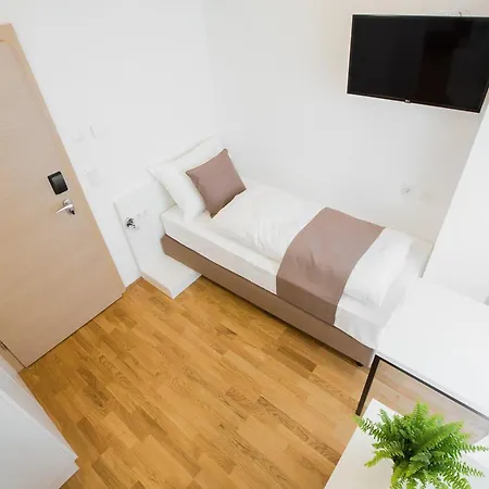 Shome I Self-check-in I Free Parking 4* Graz