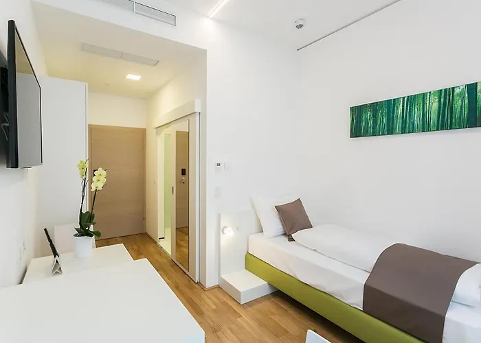 Shome I Self-check-in I Free Parking Hotel 4*